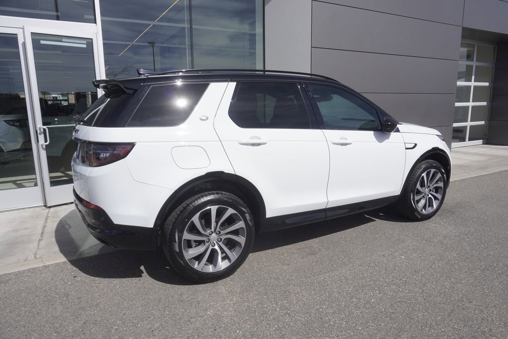 Used 2025 Land Rover Discovery Sport Dynamic SE image 4