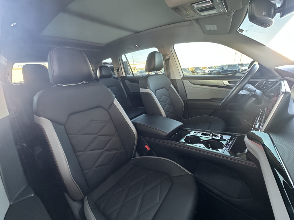 Used 2024 Volkswagen Atlas Peak Edition SEL AWD/4WD image 46