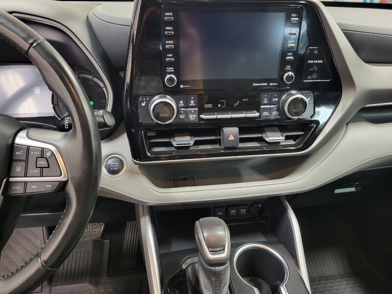 Used 2021 Toyota Highlander XLE AWD/4WD image 33