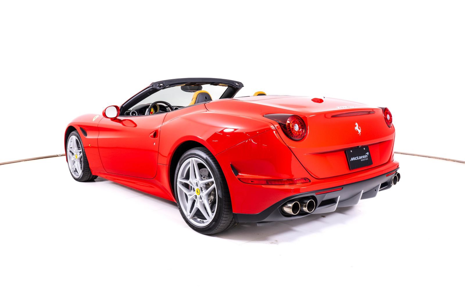 Used 2016 Ferrari California T image 5