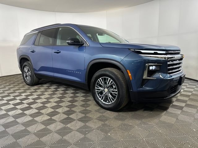 Used 2025 Chevrolet Traverse LT image 2