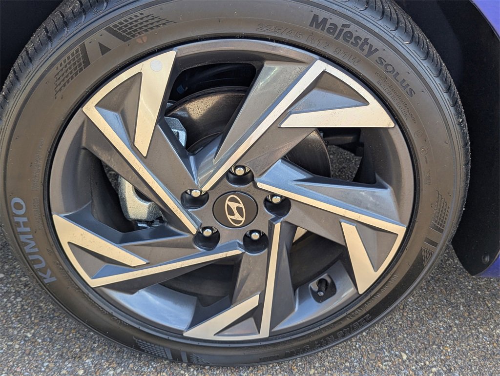Certified 2025 Hyundai Elantra Sport image 27