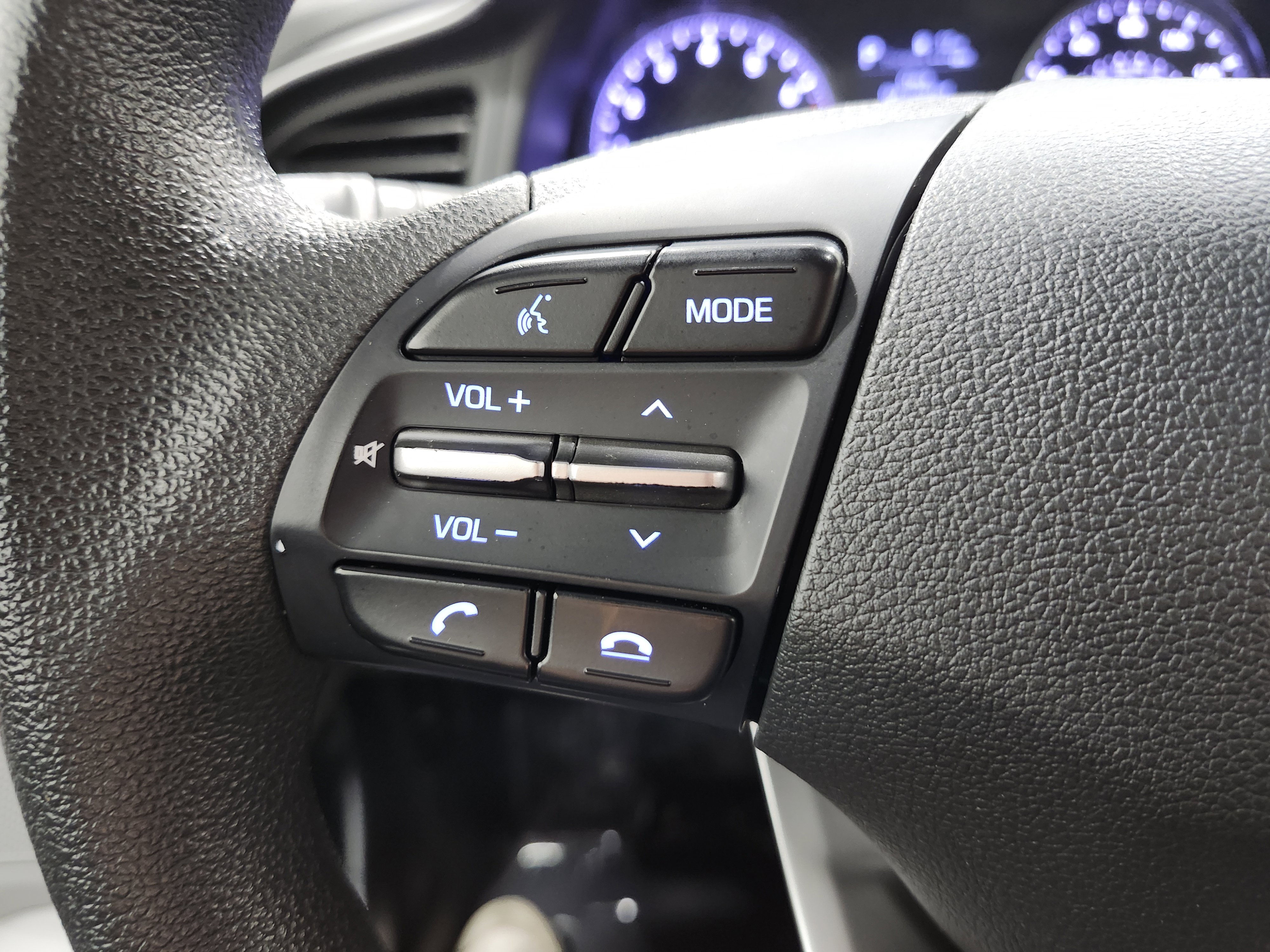 Used 2020 Hyundai Elantra SEL image 31