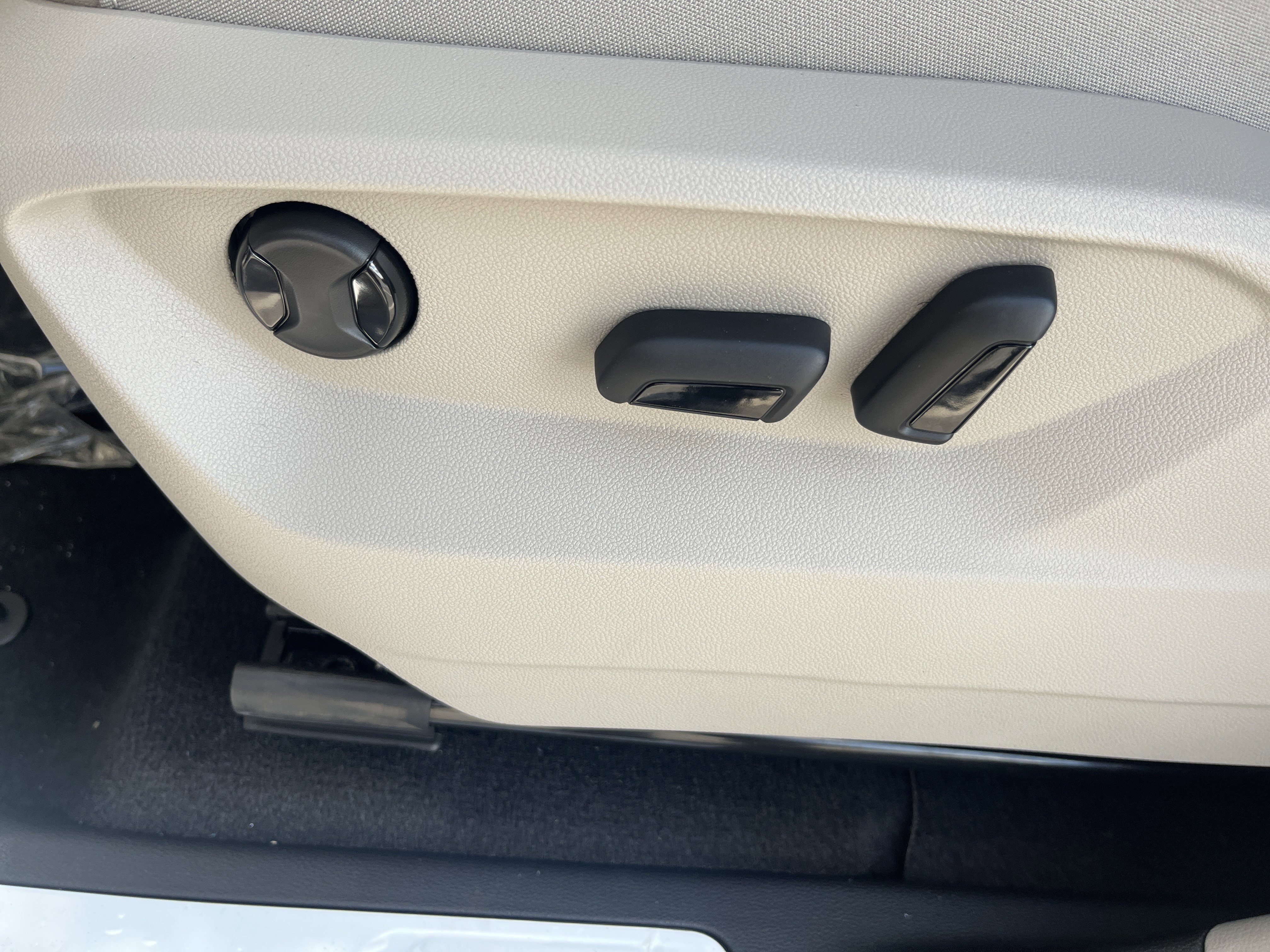 New 2026 Volkswagen Atlas SE image 27