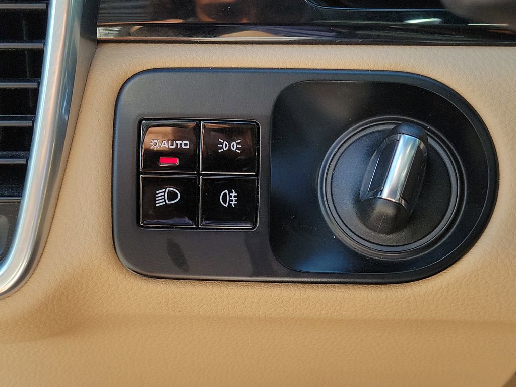 Certified 2020 Porsche Cayenne AWD/4WD image 39