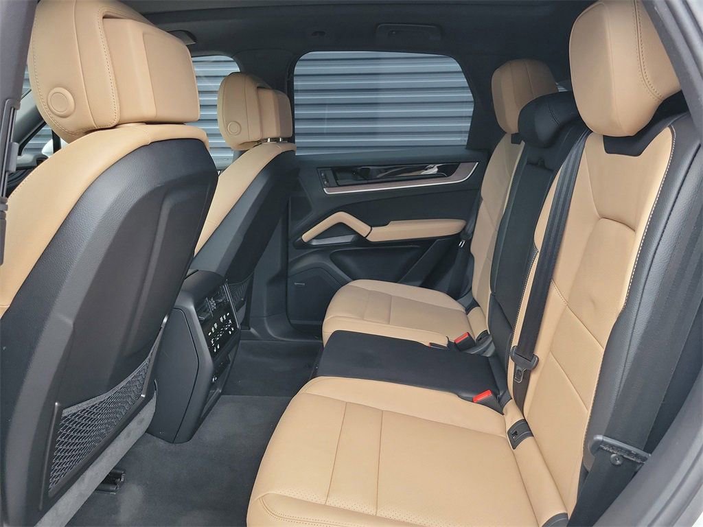 Certified 2025 Porsche Cayenne E-Hybrid image 24