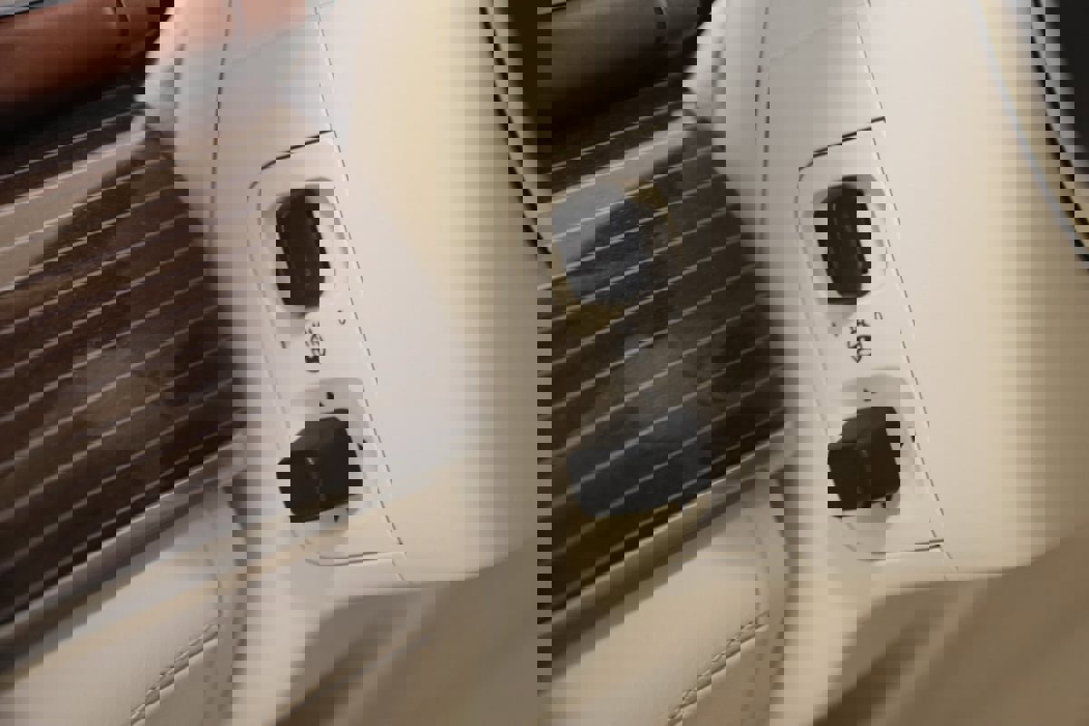 Used 2022 Mercedes-Benz Maybach GLS 600 4MATIC image 43