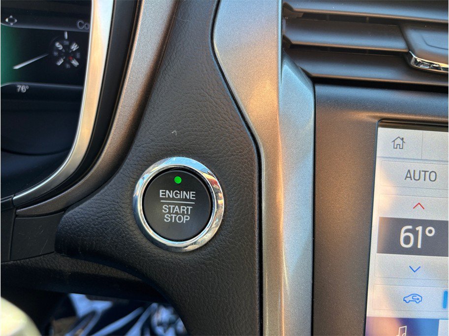 Used 2019 Ford Fusion SE FWD image 24