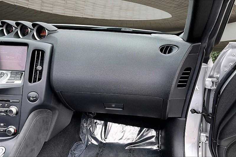 Used 2017 Nissan 370Z Touring image 16