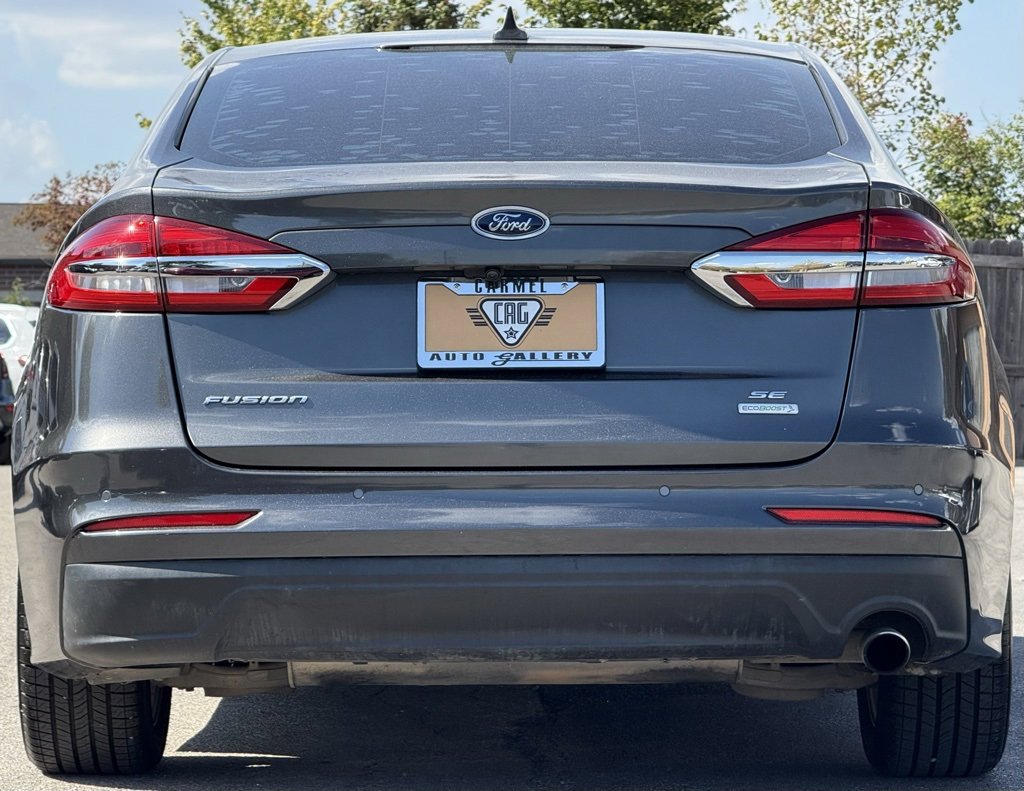 Used 2020 Ford Fusion SE image 3