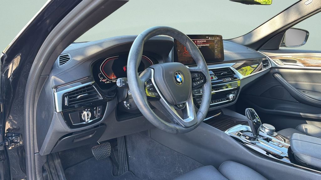 Used 2023 BMW 530i w/ Convenience Package image 4