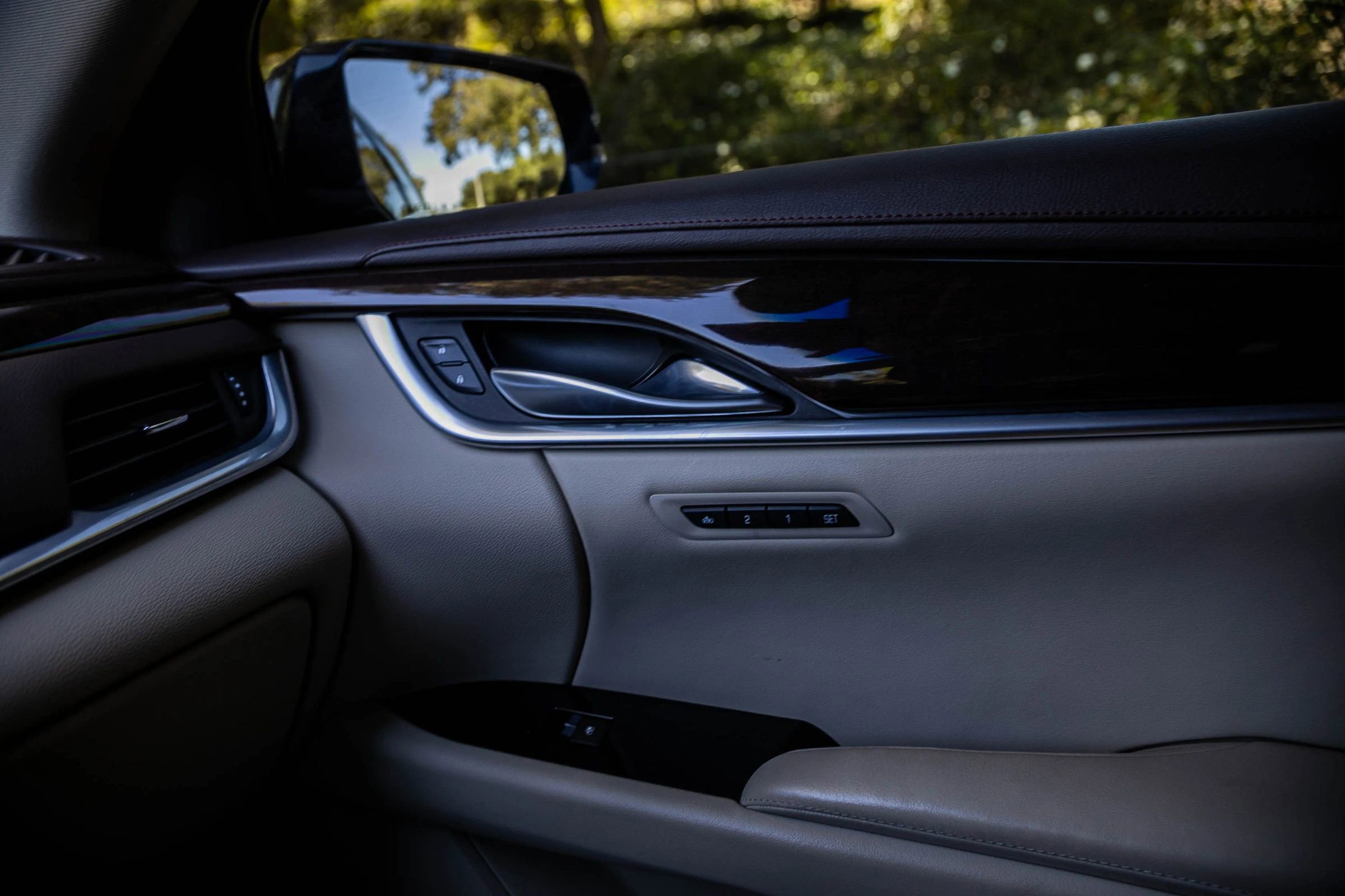 Used 2015 Cadillac XTS Premium FWD image 23