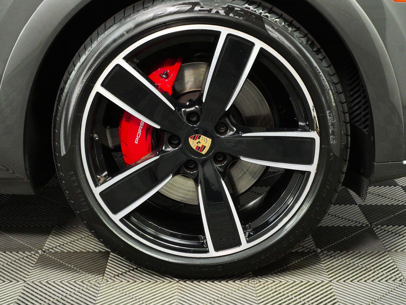 Used 2023 Porsche Cayenne GTS AWD/4WD image 37