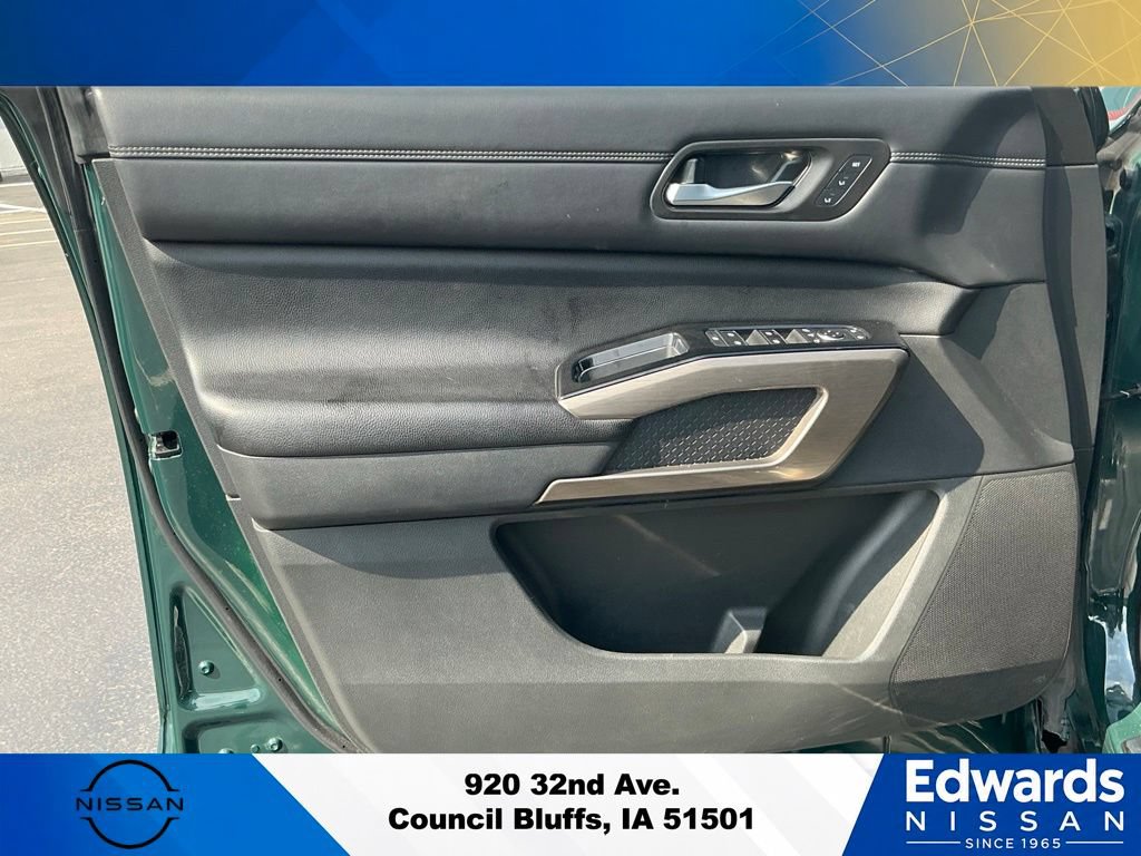 Used 2022 Nissan Pathfinder Platinum w/ Lighting Package (N93) AWD/4WD image 24