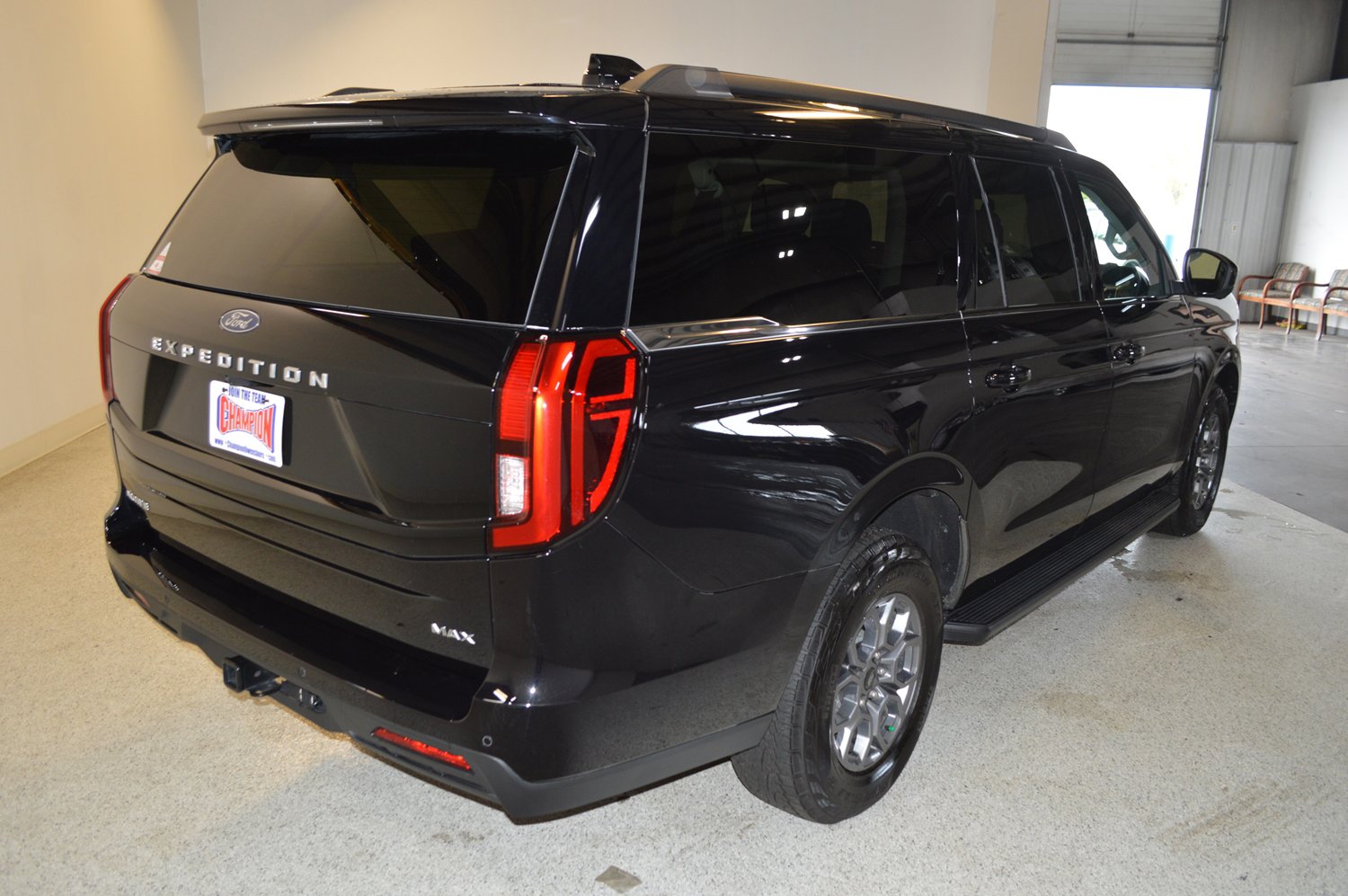 Used 2025 Ford Expedition Max Active image 3