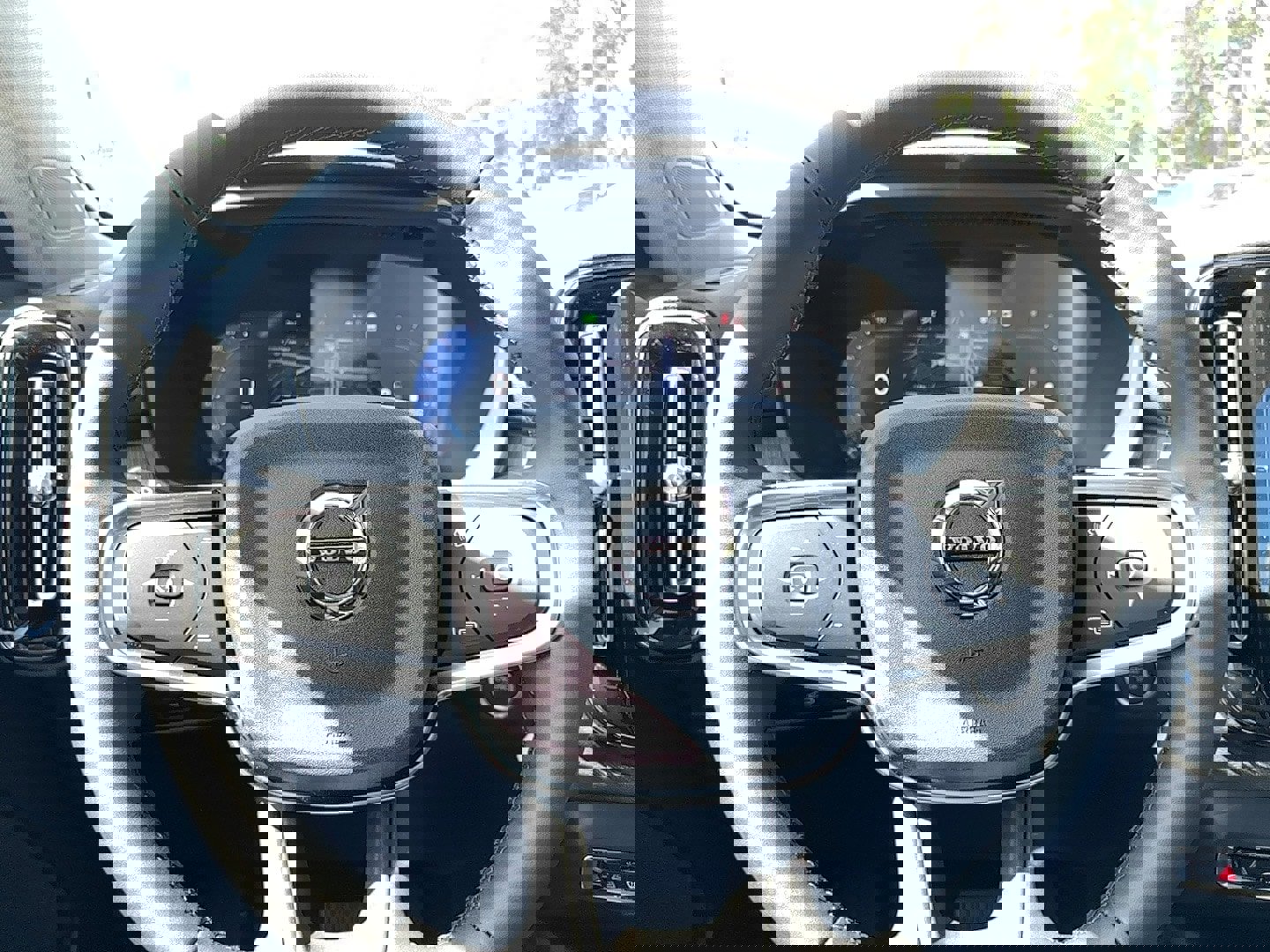 New 2025 Volvo XC40 B5 Ultra w/ Protection Package image 19