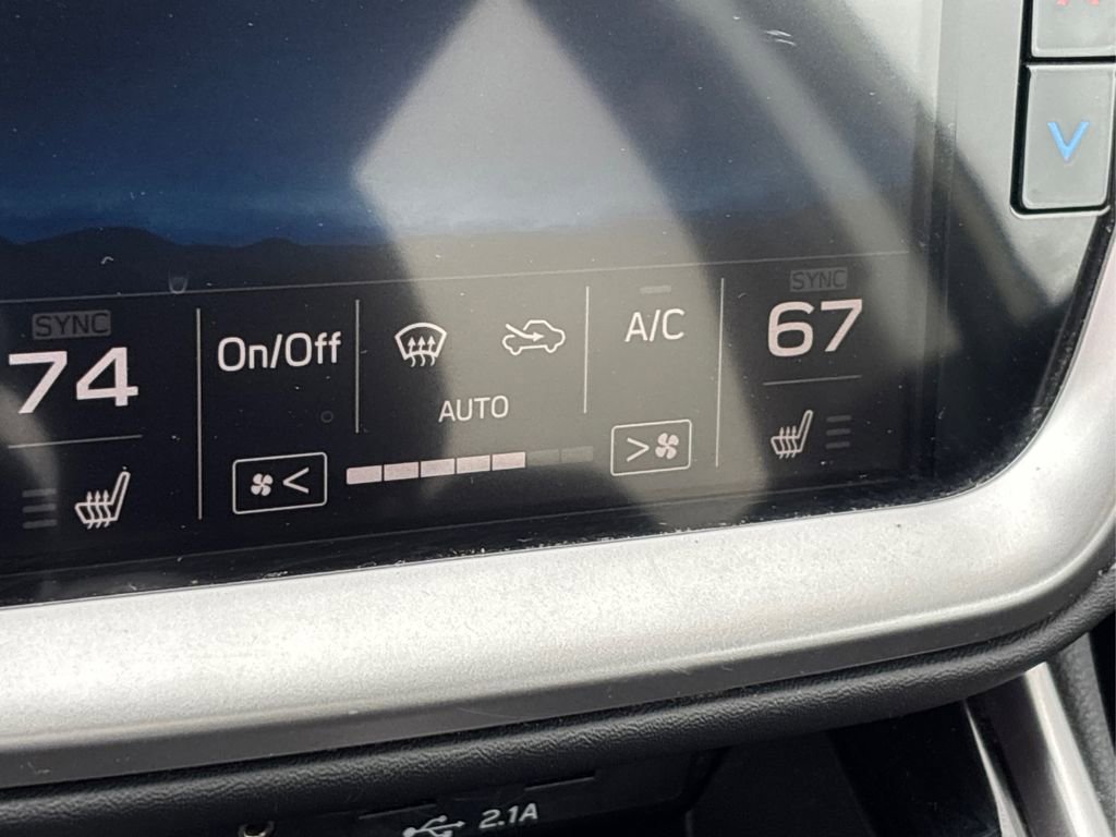 Used 2020 Subaru Outback Premium image 32