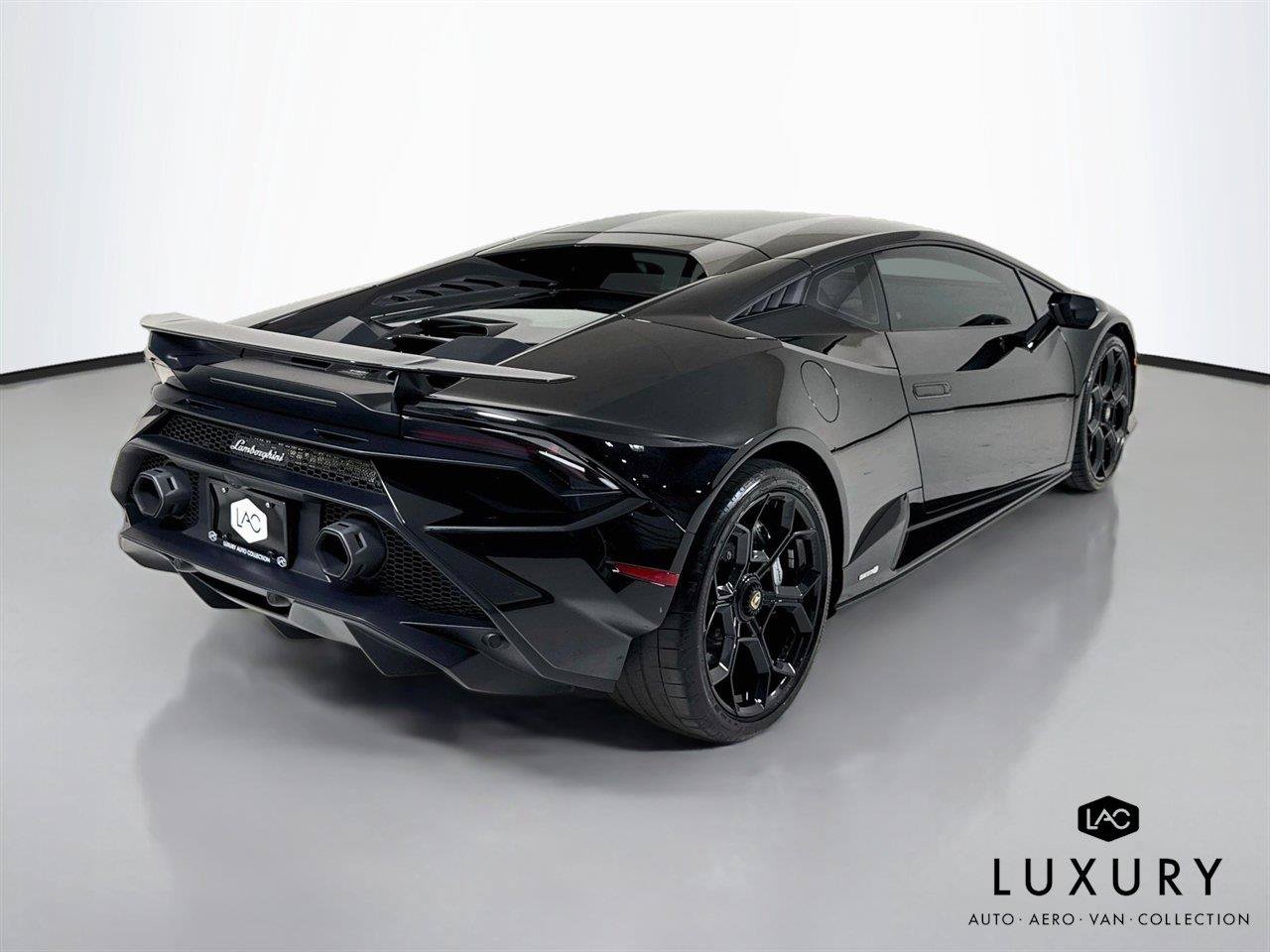 Used 2023 Lamborghini Huracan Tecnica RWD image 6