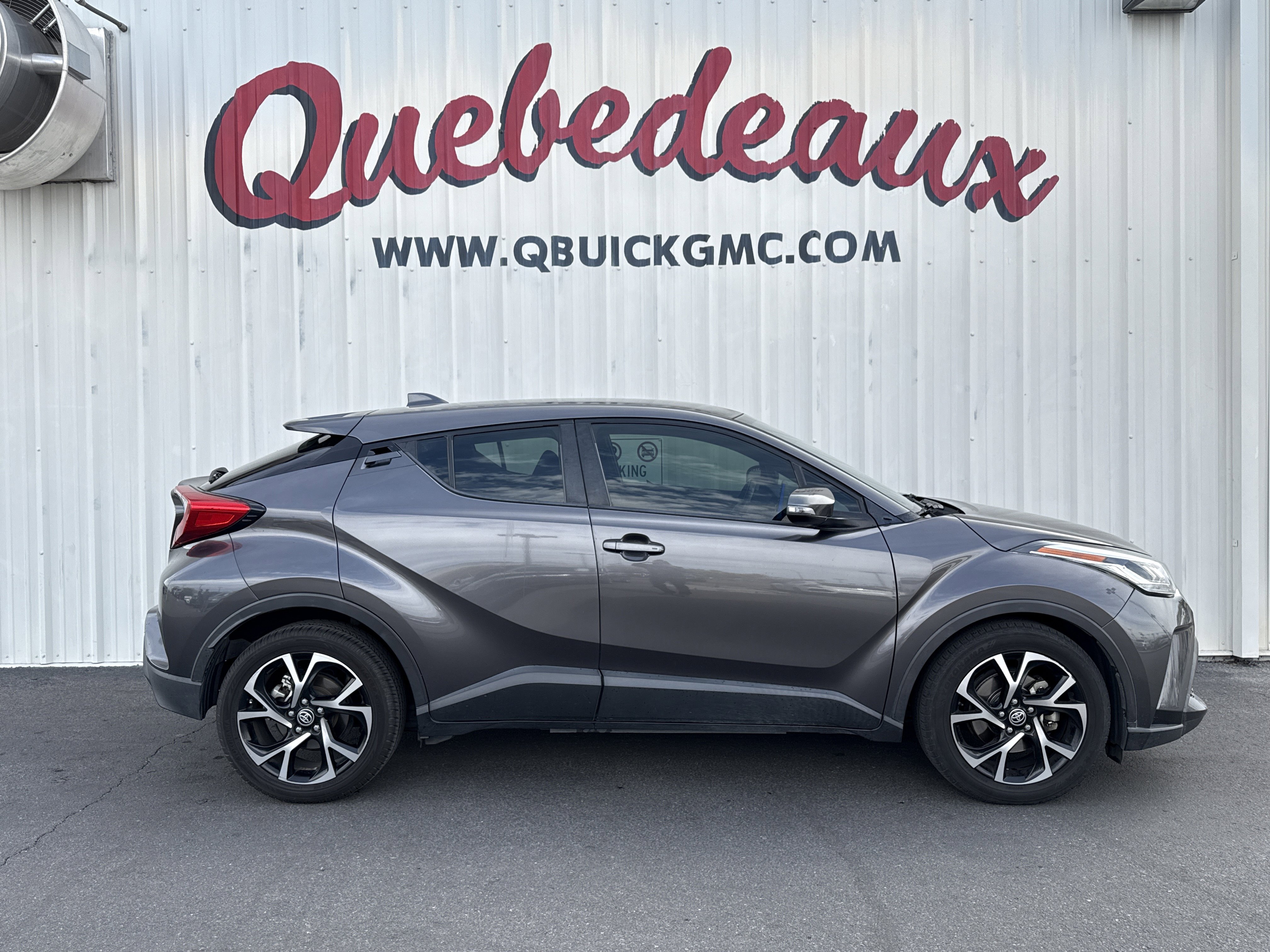 Used 2020 Toyota C-HR XLE image 8
