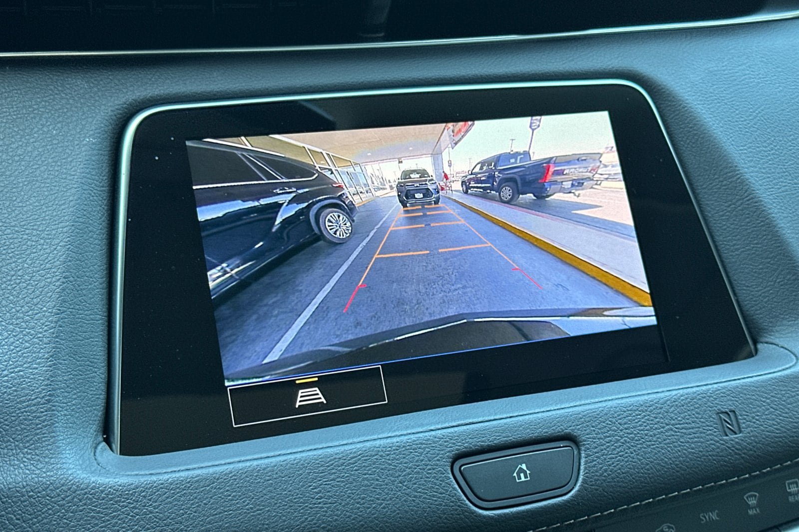 Used 2021 Cadillac XT4 Luxury w/ Driver Awareness Package FWD image 19