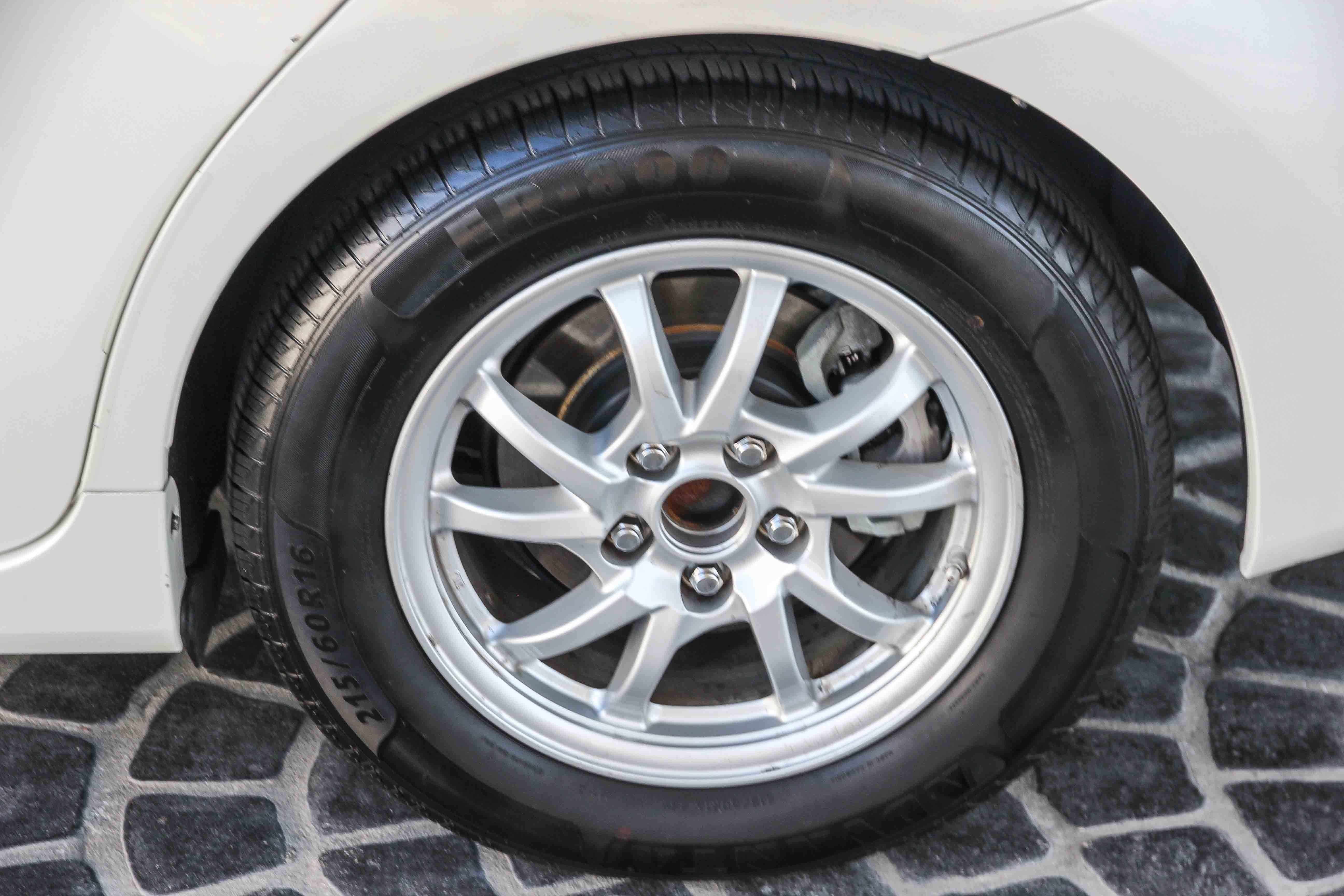 Used 2017 Toyota Prius V Five image 14