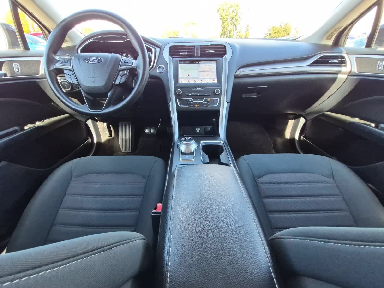 Used 2019 Ford Fusion SE FWD image 15