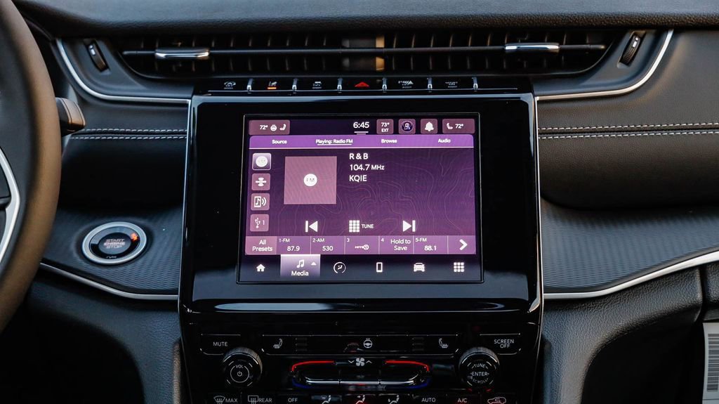 New 2025 Jeep Grand Cherokee Altitude image 15