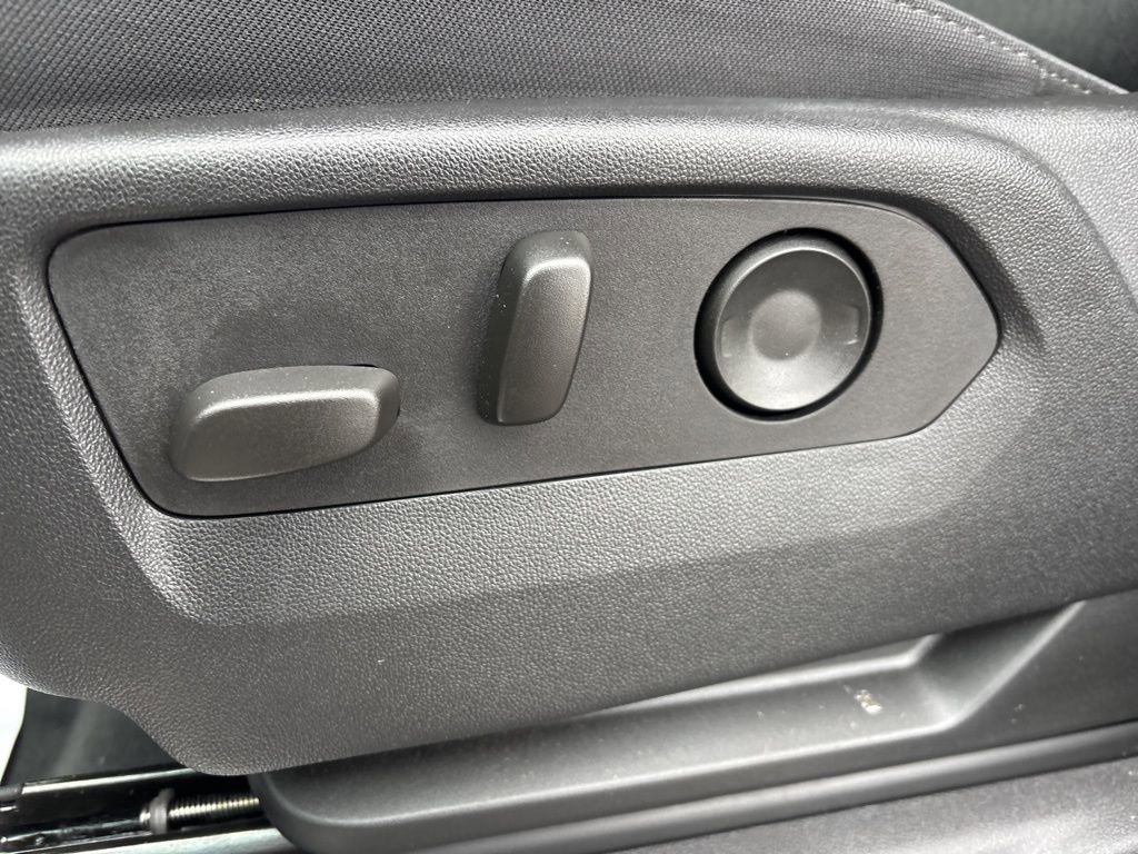 Certified 2025 Chevrolet Silverado 2500 LT w/ Convenience Package image 17