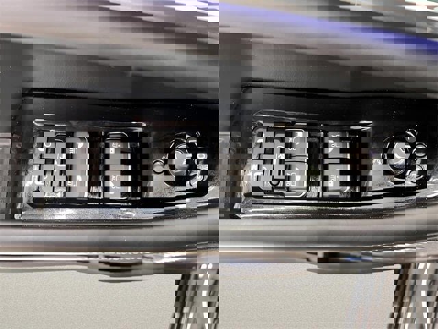 Used 2023 Jeep Grand Cherokee Overland w/ Adv Protech Group III image 19