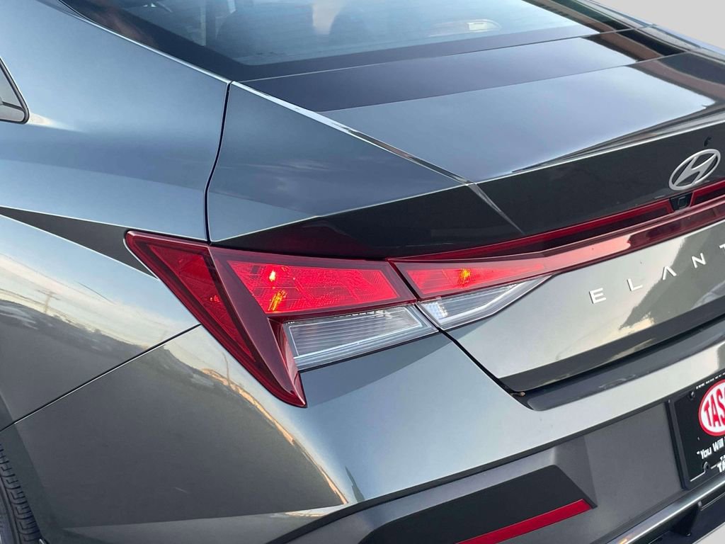 Used 2024 Hyundai Elantra SEL image 11