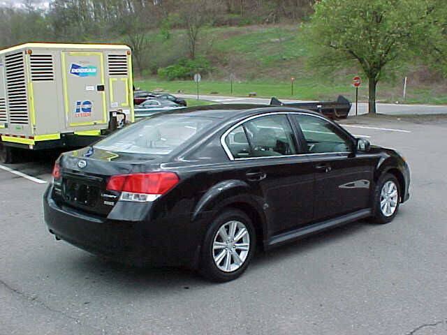 Used 2010 Subaru Legacy 2.5i Premium AWD/4WD image 5