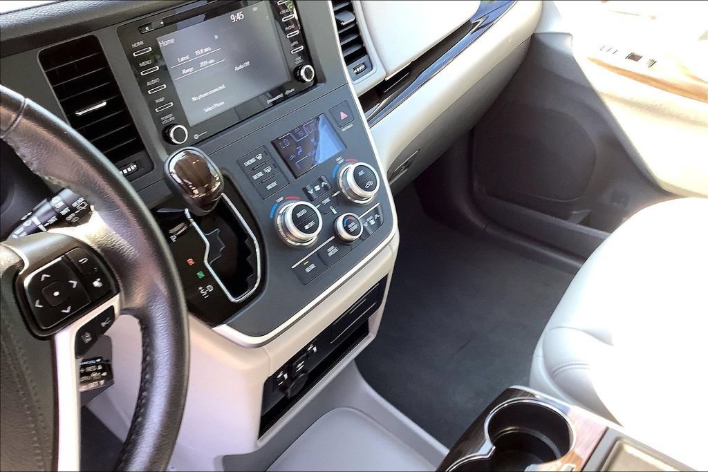 Used 2020 Toyota Sienna XLE FWD image 20