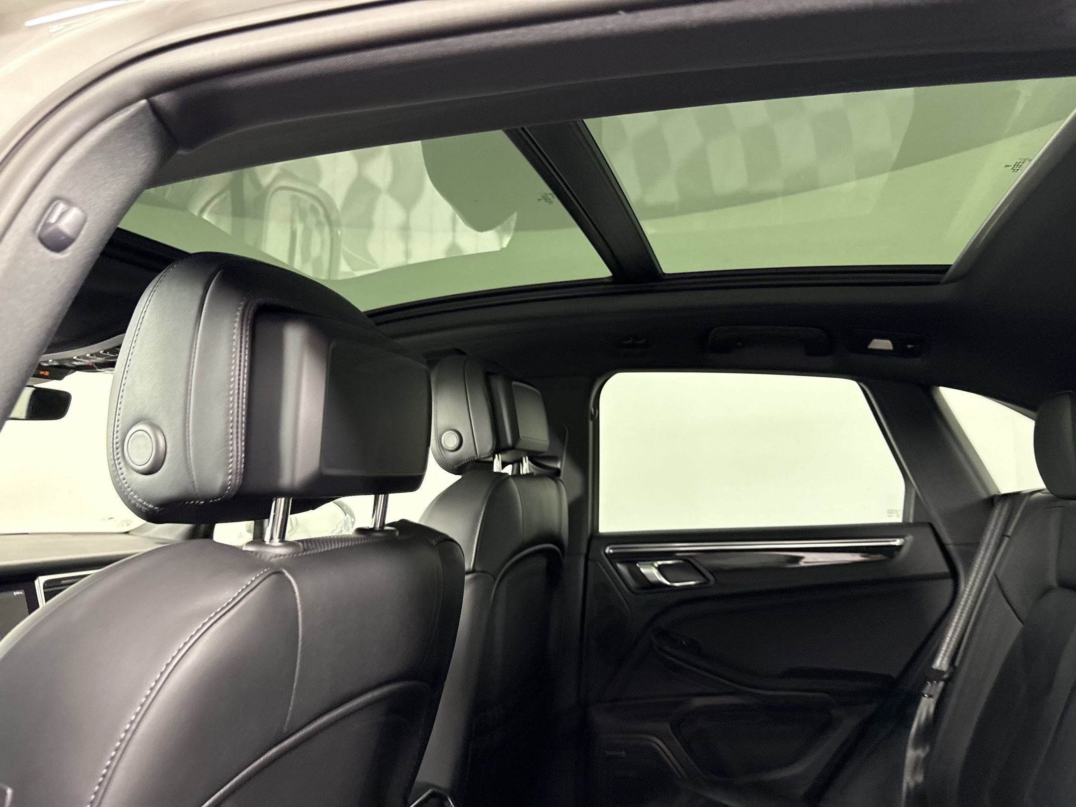 New 2025 Porsche Macan image 16