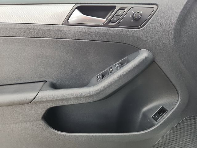 Used 2017 Volkswagen Jetta SE image 21