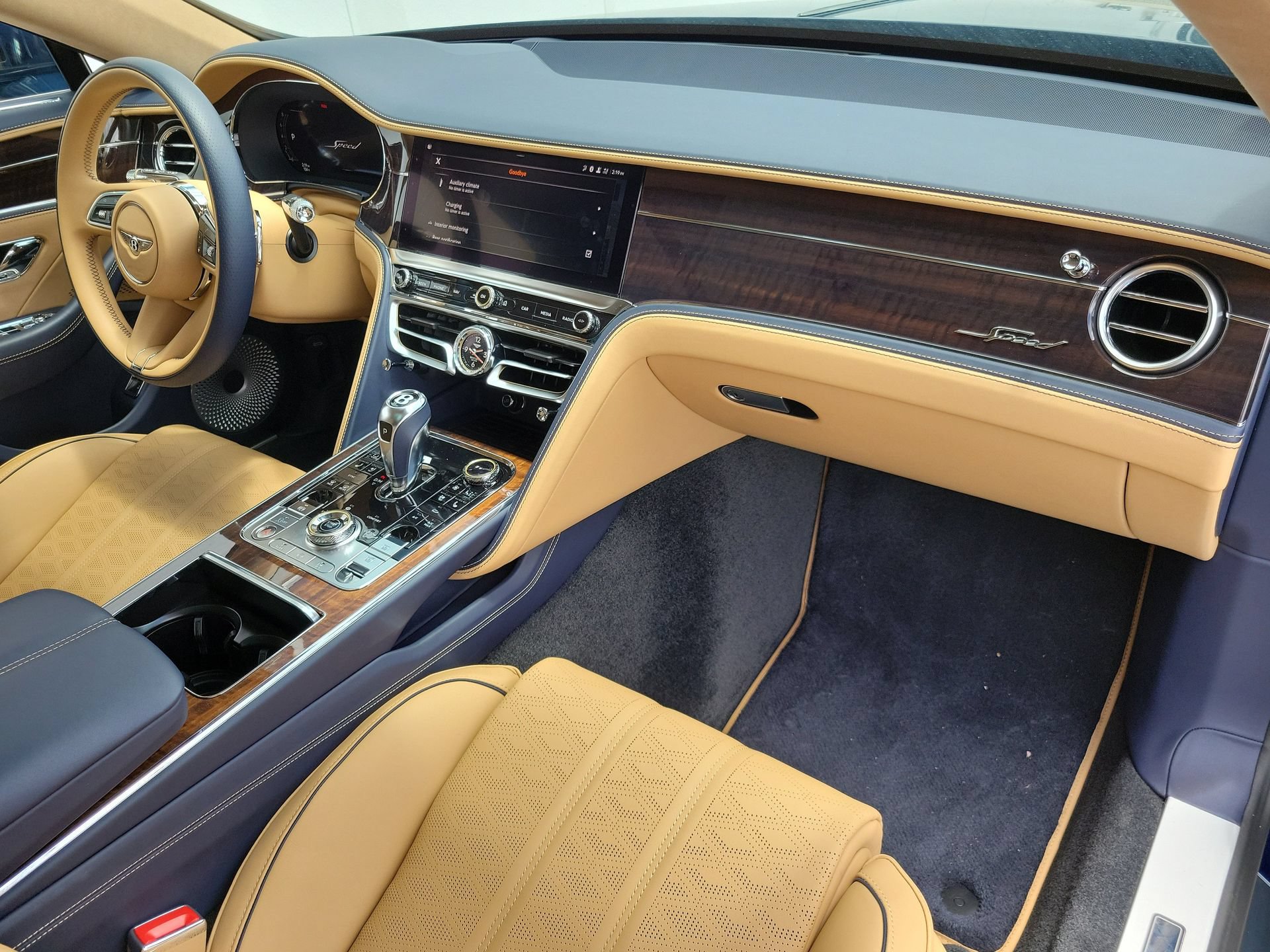 Used 2025 Bentley Flying Spur Plug-In Hybrid AWD/4WD image 3