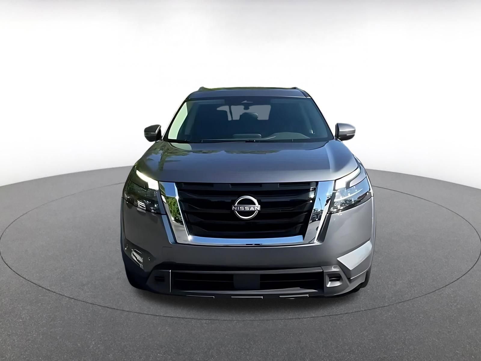 Used 2025 Nissan Pathfinder SV FWD image 4