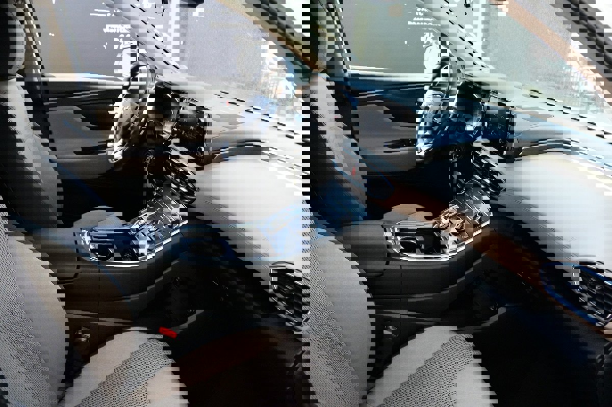 Used 2021 Hyundai Santa Fe SE image 18