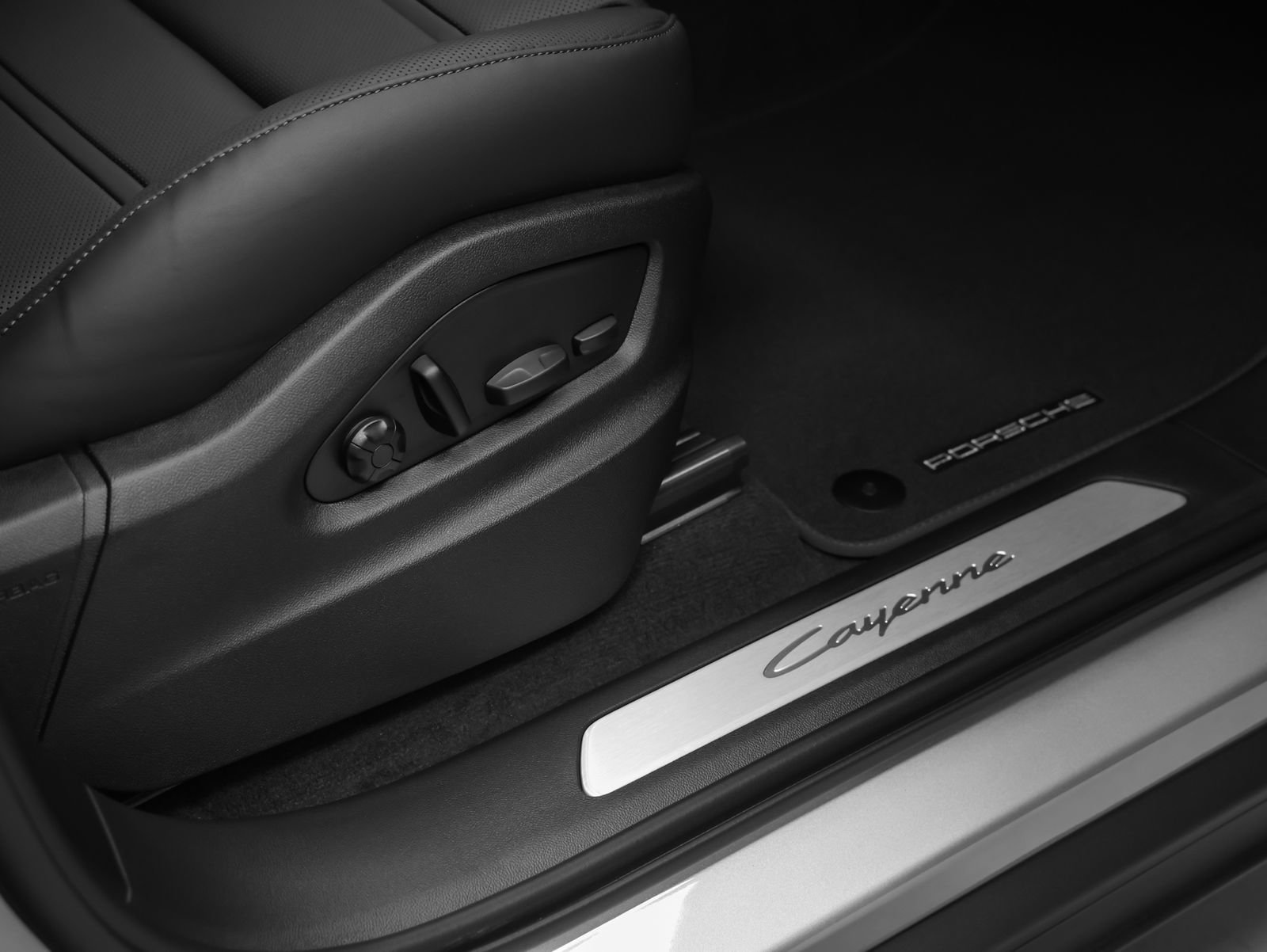 New 2026 Porsche Cayenne Coupe AWD/4WD image 19