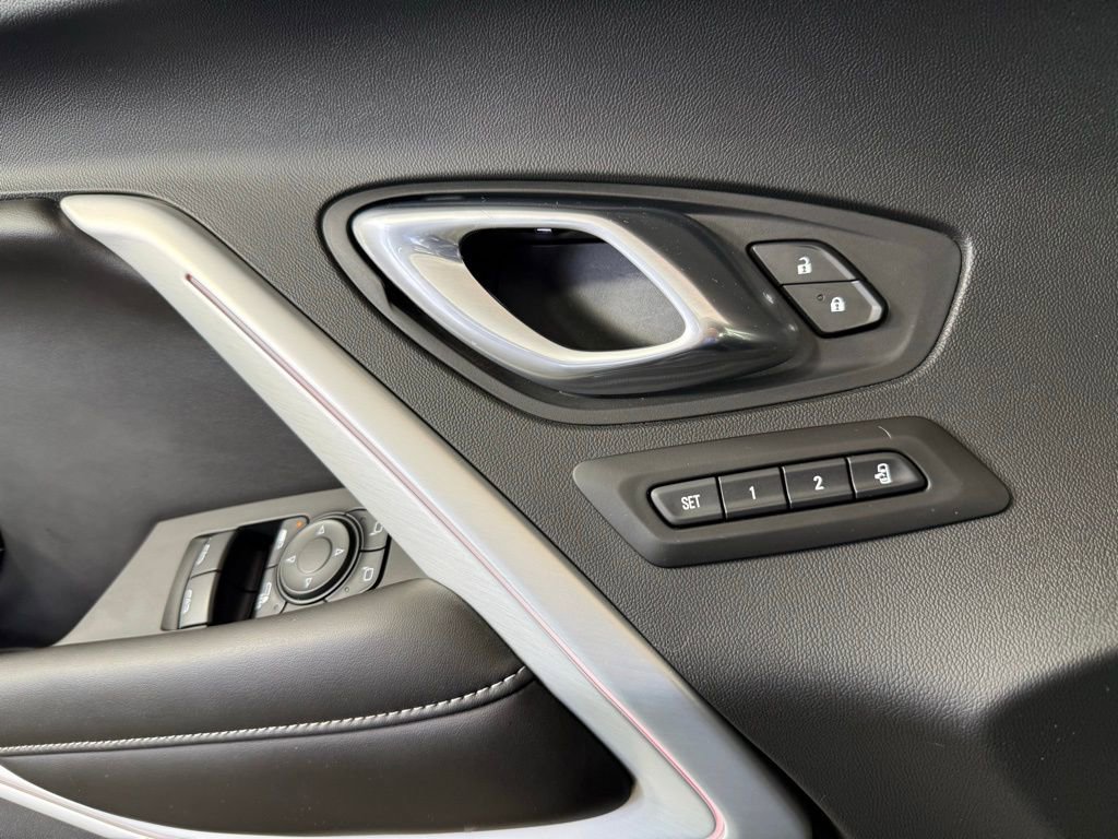 Used 2018 Chevrolet Camaro SS RWD image 16