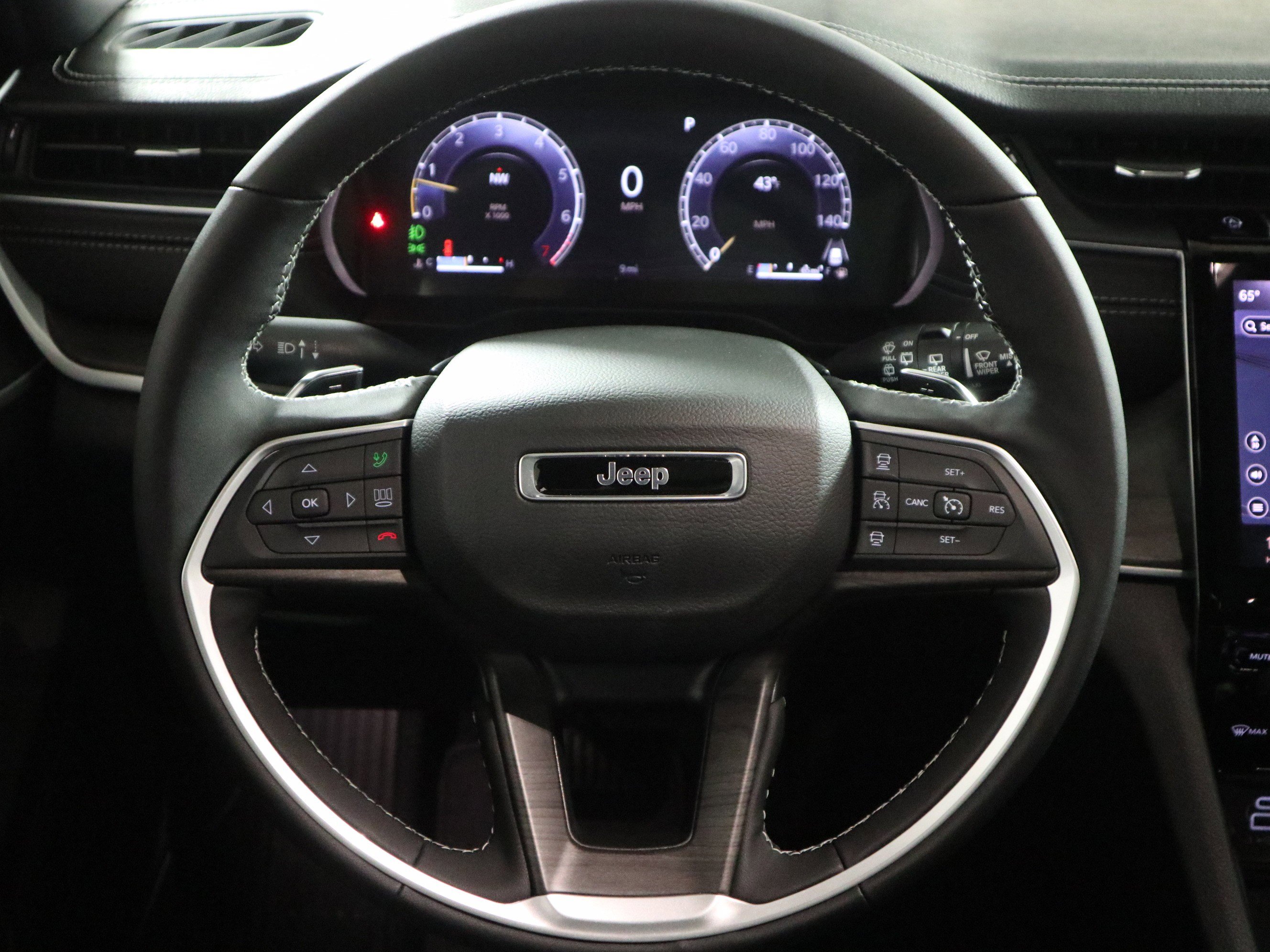 New 2025 Jeep Grand Cherokee Limited w/ Luxury Tech Group II image 17