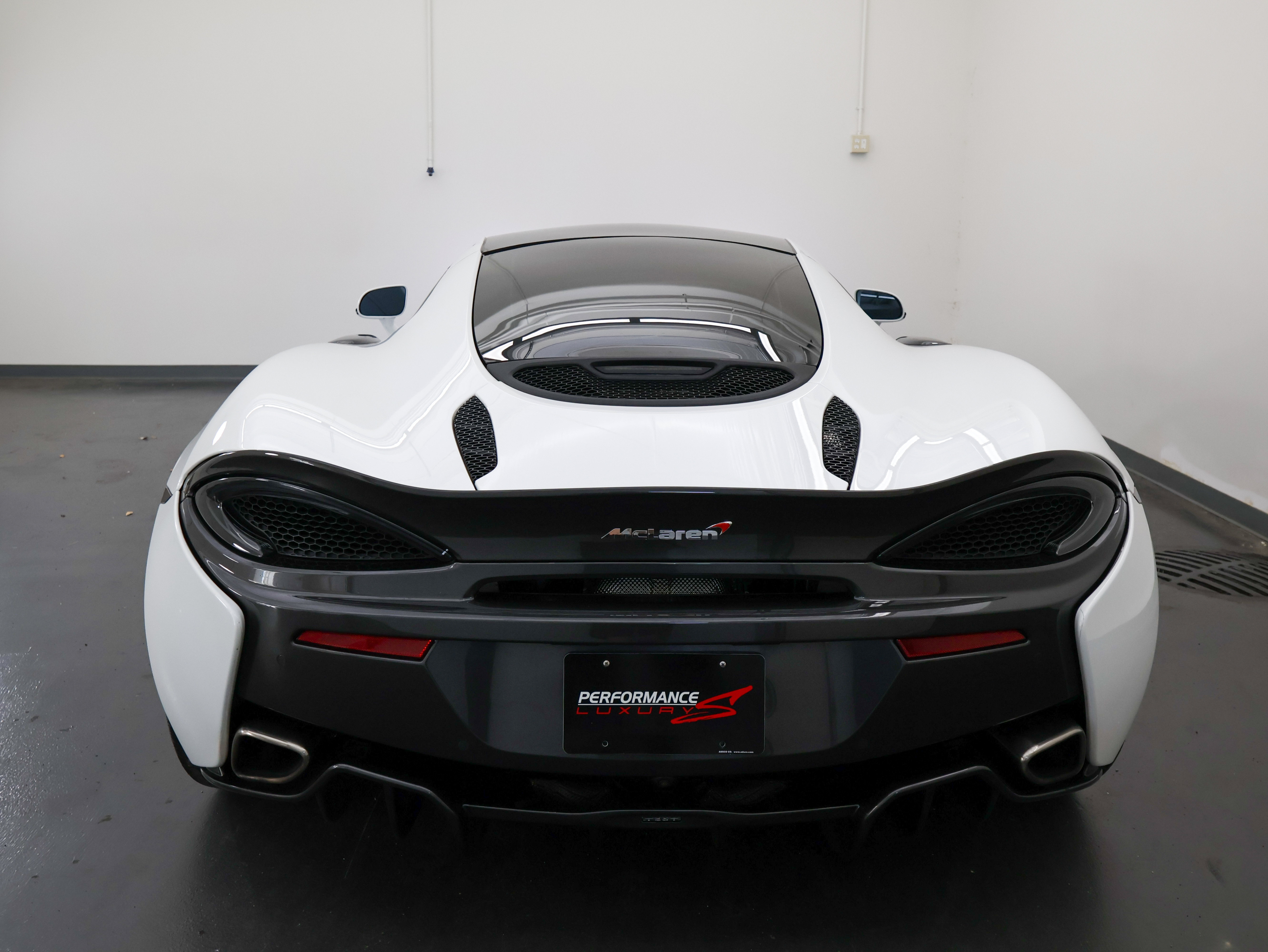 Used 2018 McLaren 570S RWD image 4
