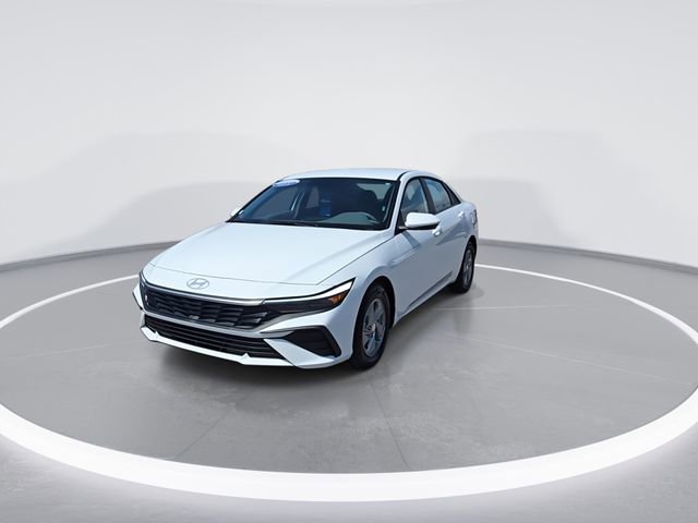 Used 2025 Hyundai Elantra SE FWD video 4