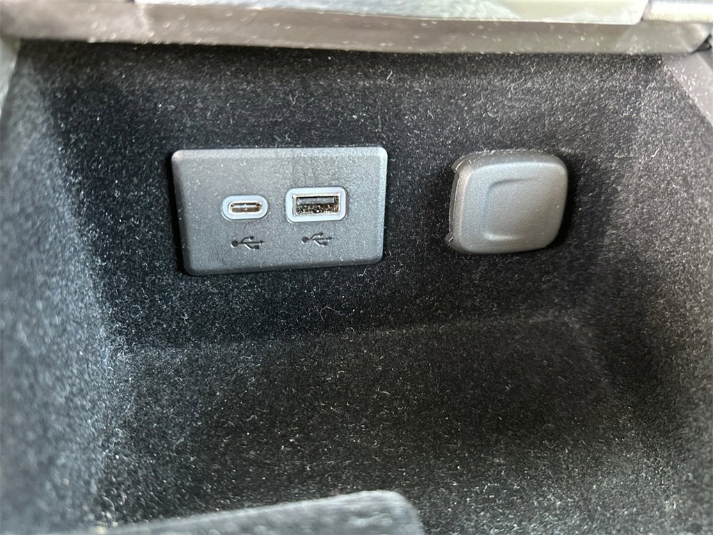 Used 2019 Cadillac XT4 Luxury w/ Cold Weather Package image 30