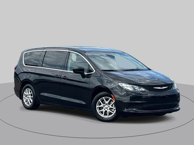 Used 2023 Chrysler Voyager LX FWD image 2