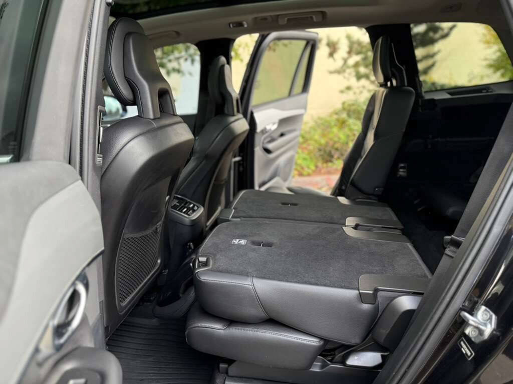 Used 2017 Volvo XC90 T6 Momentum w/ Vision Package AWD/4WD image 30