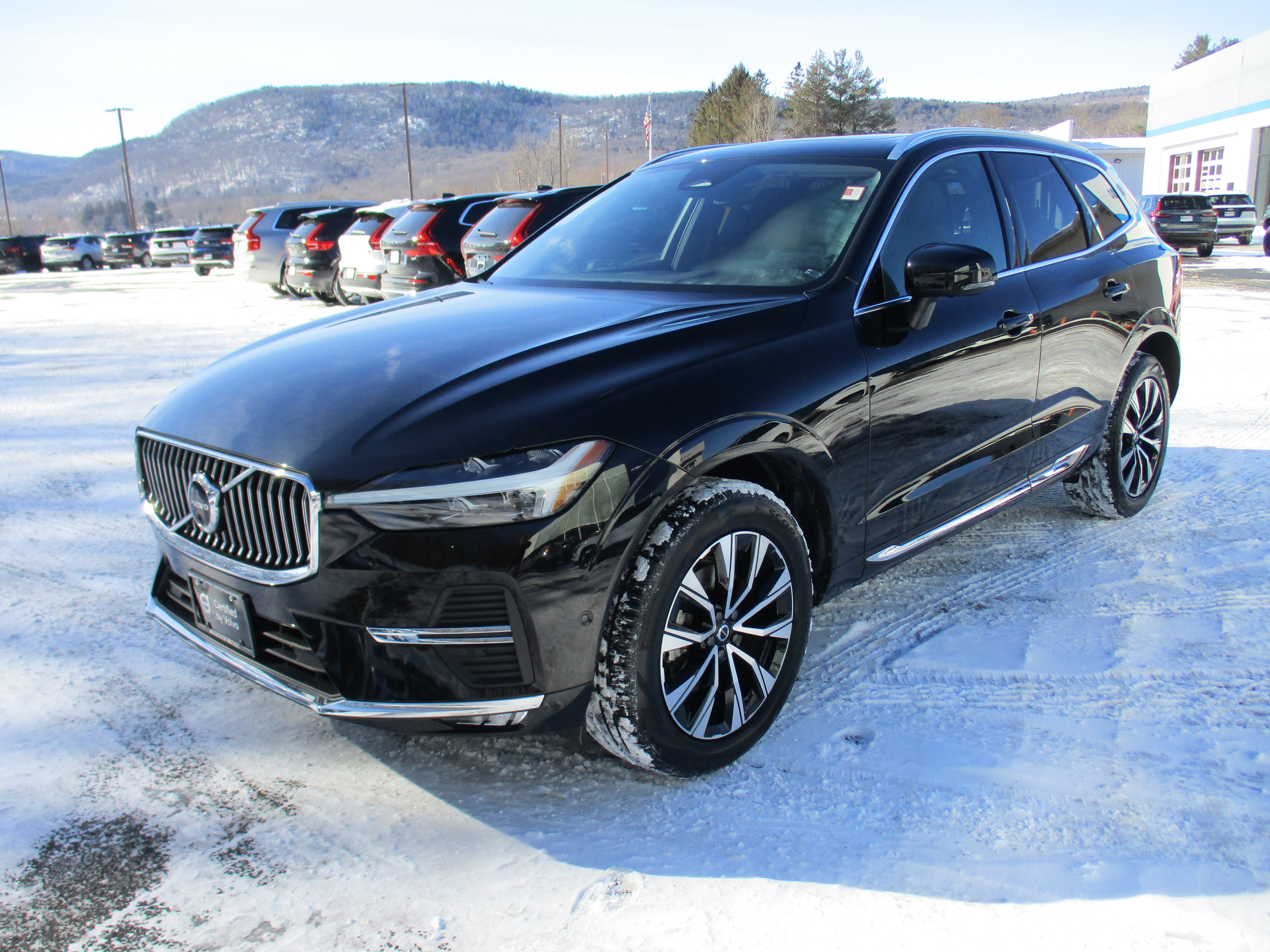 Certified 2023 Volvo XC60 B5 Plus image 1