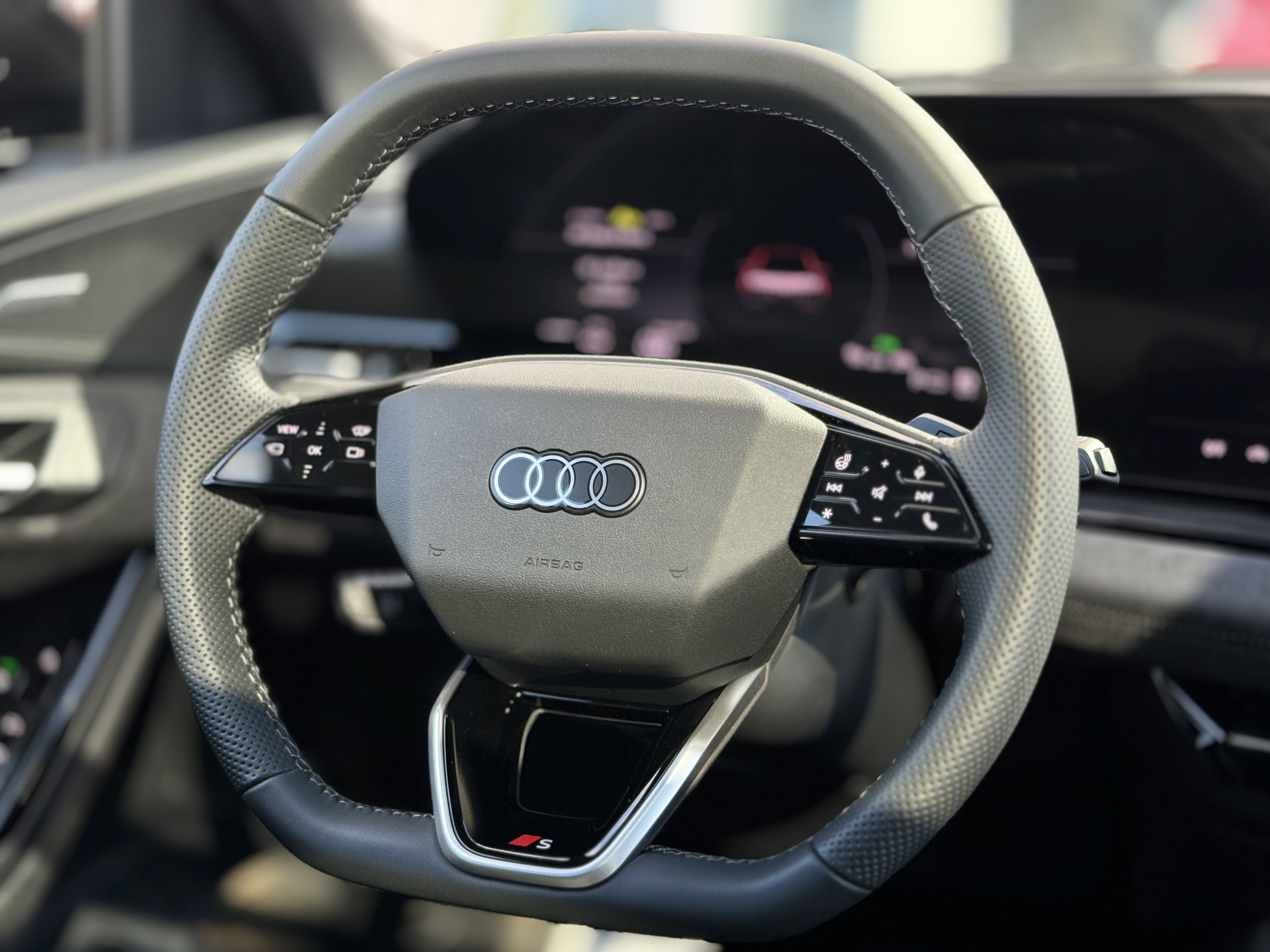 New 2025 Audi SQ6 e-tron Premium Plus image 12