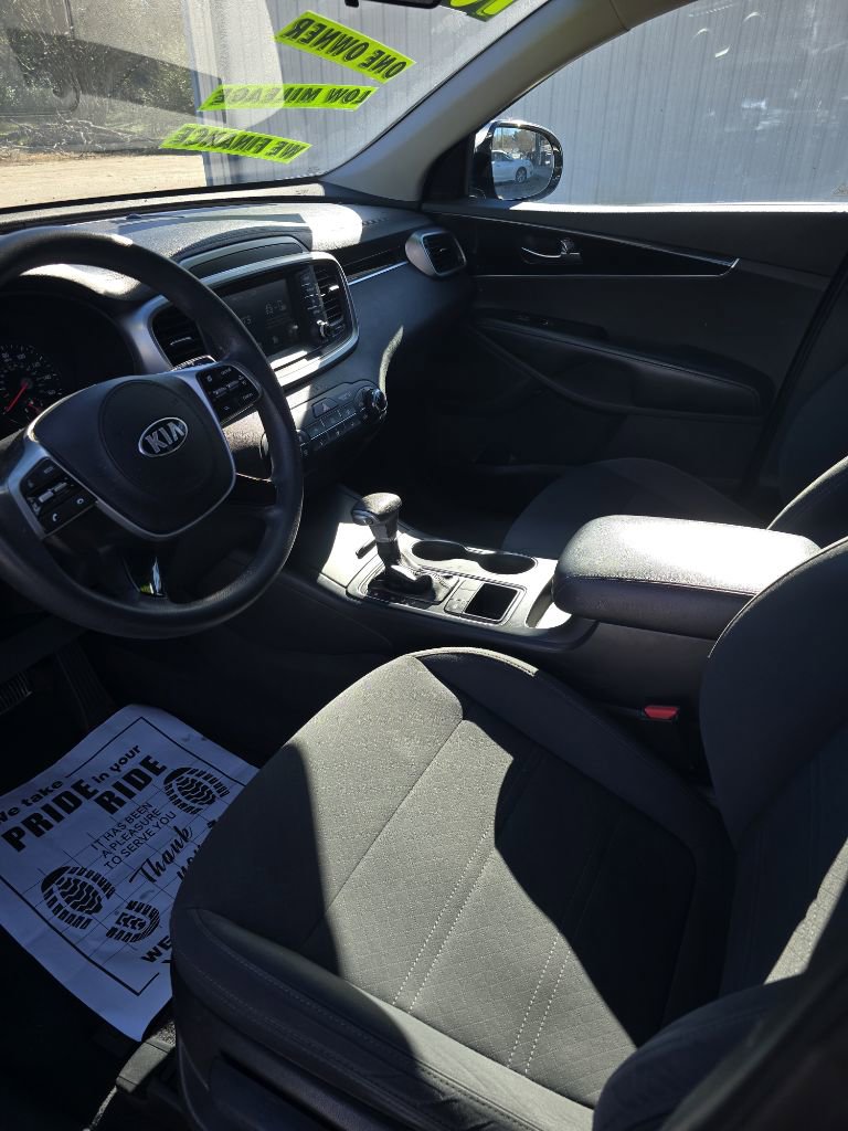 Used 2019 Kia Sorento L image 4