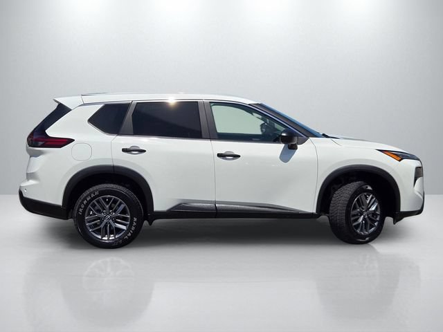 Used 2024 Nissan Rogue S FWD image 3
