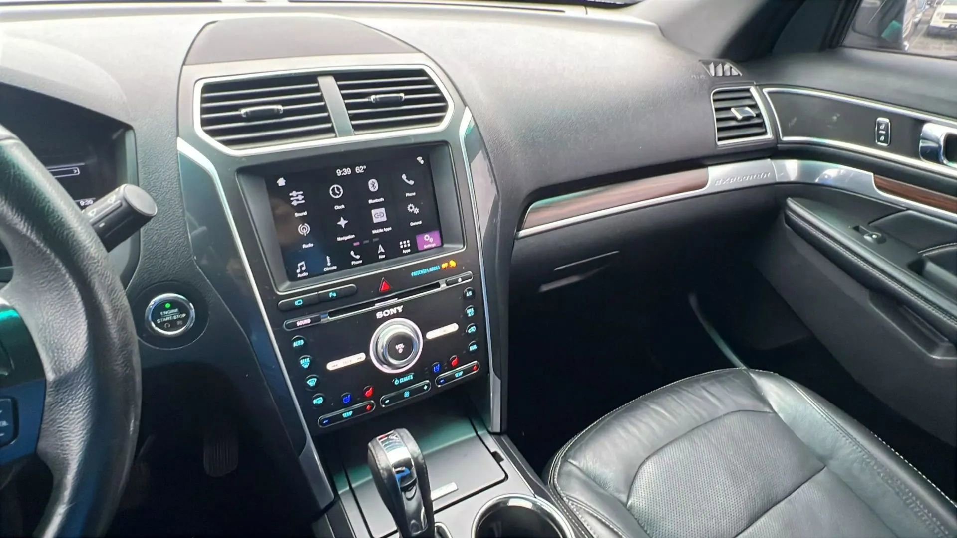 Used 2017 Ford Explorer Limited image 19